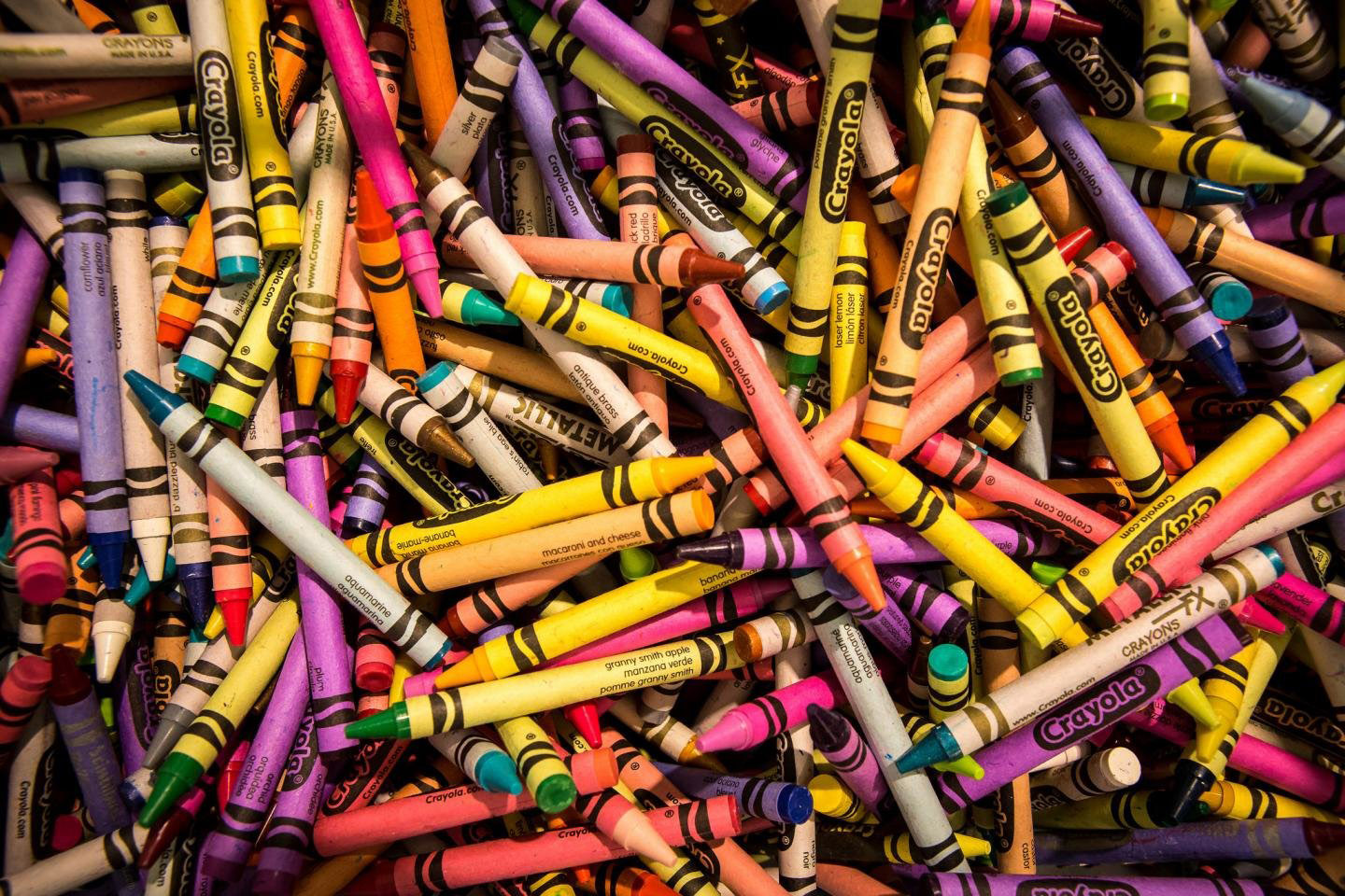 Crayons arranged by color